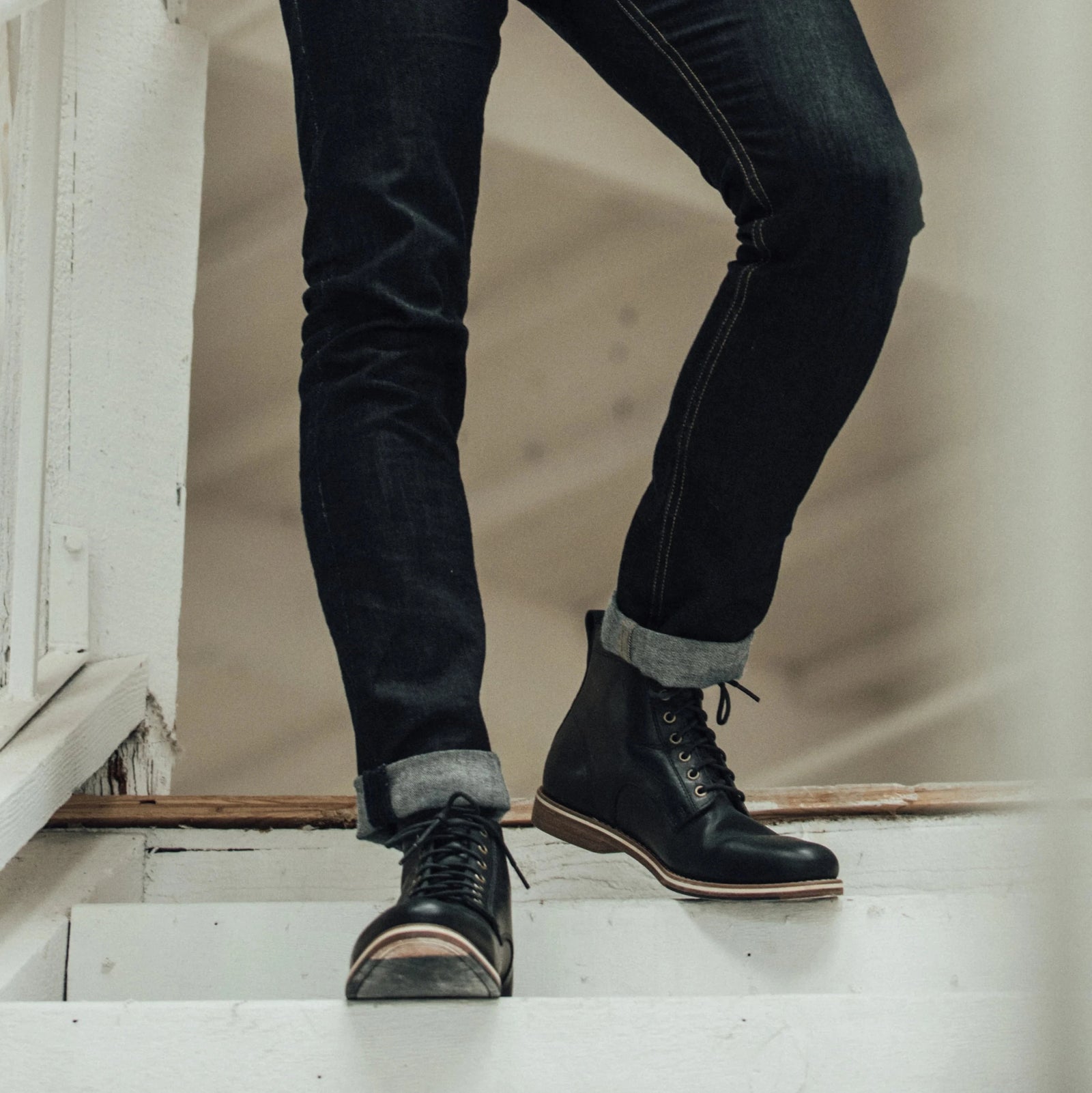 HELM - Man wearing the Zind Black walking down stairs